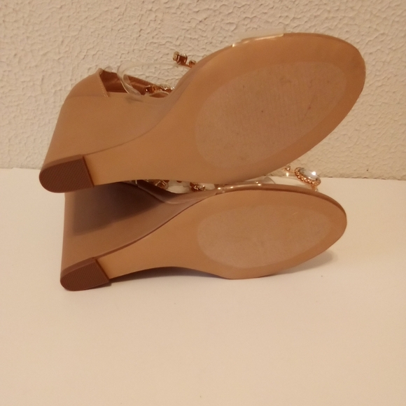 Shoe dazzle Tan Faux Leather Rhinestone Zip Gladiator 4 1/2" Wedge Heels sz 9 - Picture 16 of 16